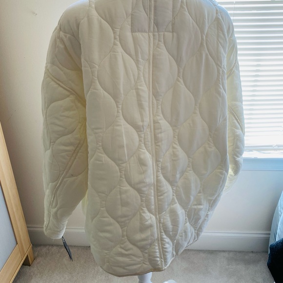 Lucky Brand lightweight quilted jacket in off-white. - Picture 2 of 10